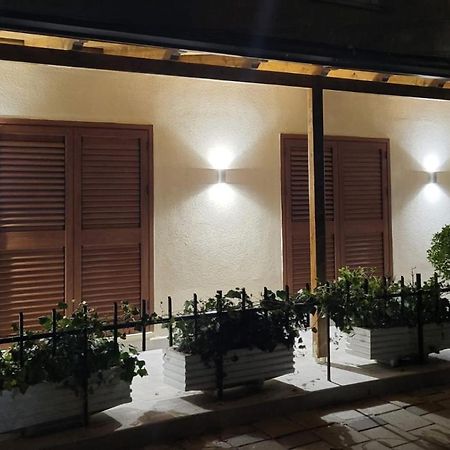 Pietro Guesthouse 3 Тирана Екстер'єр фото