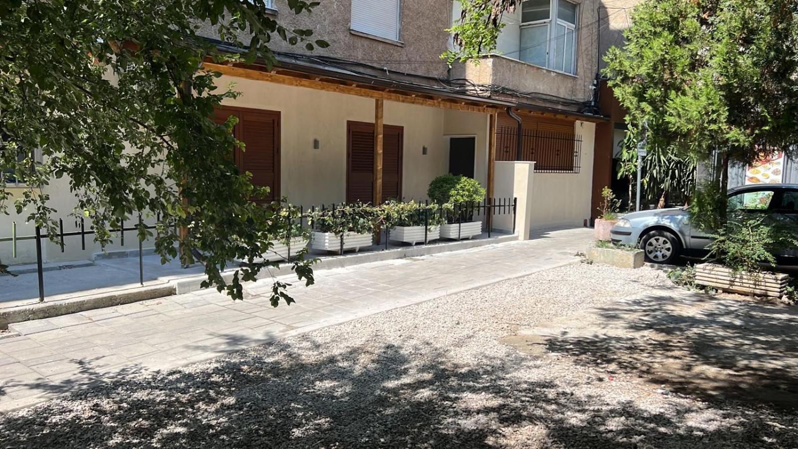 Pietro Guesthouse 3 Тирана Екстер'єр фото